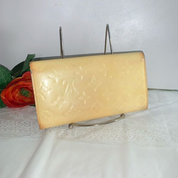 Louis Vuitton Vernis Clutch Wallet - Picture 3 of 14